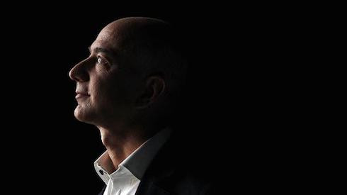 Jeff Bezos, ông chủ của Amazon vượt qua Bill Gates, chính thức trở thành người giàu nhất thế giới Ảnh 2