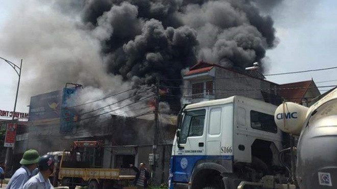 Cháy lớn sau tiếng nổ tại xưởng thép, tìm thấy hai thi thể trong gần 10 người mắc kẹt Ảnh 2