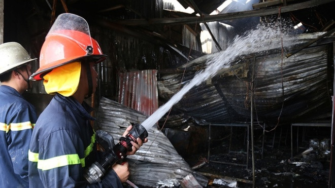 Hiện trường bít bùng khiến 8 người ôm nhau chết trong xưởng kẹo Ảnh 2