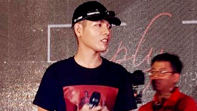 HOT: Đức Phúc lần đầu xuất hiện sau khi sở hữu nhan sắc 'nam thần' nhờ phẫu thuật thẩm mỹ Ảnh 2