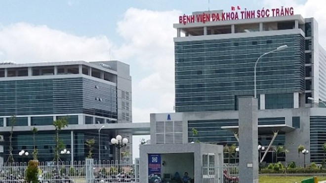 Thấy con gái gặp nguy, người cha lao đến 'hứng' nhát dao chí mạng Ảnh 2