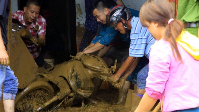 1.000 người tất bật dọn dẹp sau lũ ở Mù Cang Chải Ảnh 2