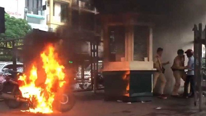 Đốt xe vì bị CSGT xử phạt: Phạm ba tội! Ảnh 2