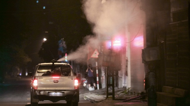 Hà Nội: Dùng vòi rồng phun thuốc diệt muỗi phòng dịch sốt xuất huyết trên toàn thành phố Ảnh 2