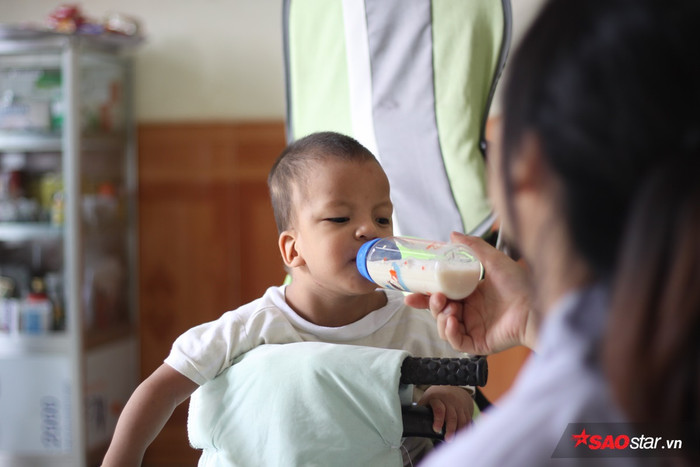 Chuyện về những em bé ở các mái ấm: Vật chất đủ đầy nhưng thiếu hơi ấm của tình thân