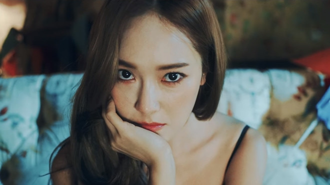 Jessica Jung khóc nghẹn ngào trong MV kỷ niệm 10 năm debut Ảnh 2