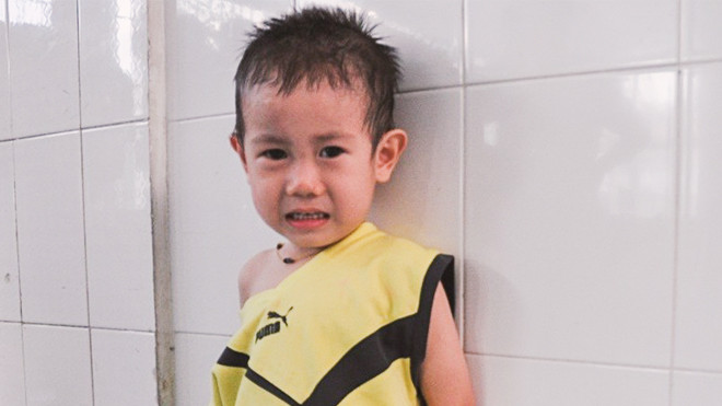 Bé trai 2 tuổi bị bỏ rơi: Hàng xóm xác nhận, gia đình sẽ được mời vào ngày mai Ảnh 2