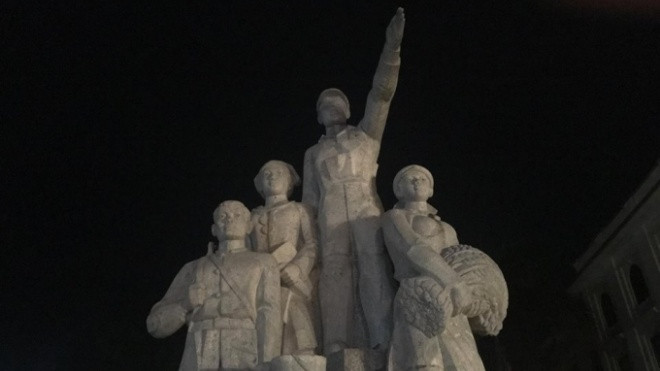 Tượng đài chiến thắng ở Bắc Kạn đổ sập, một cháu bé bị thương Ảnh 2