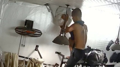 Chỉnh camera để 'khoắng' đồ, tên trộm vô tình bị soi thẳng mặt Ảnh 2