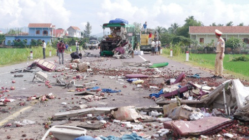 2 ô tô tông nhau, 5 người trên xe khách tử vong tại chỗ Ảnh 2