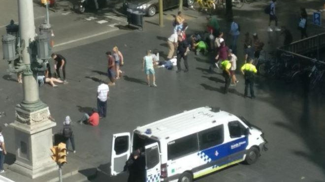 Tấn công khủng bố bằng ô tô ở Tây Ban Nha, hàng trăm người thương vong Ảnh 2