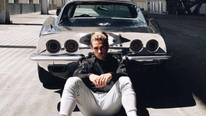 “Soái Tây” Griezmann tung ảnh “chất” bên siêu xe 60 nghìn đô Ảnh 2