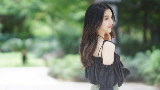 Ngẩn ngơ trước vẻ yêu kiều của 'bông hồng lai' xinh đẹp bậc nhất Đại học Vũ Hán Ảnh 2