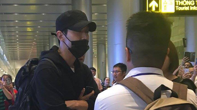 Siwon (Super Junior) xuất hiện rạng rỡ trong vòng vây người hâm mộ Ảnh 2