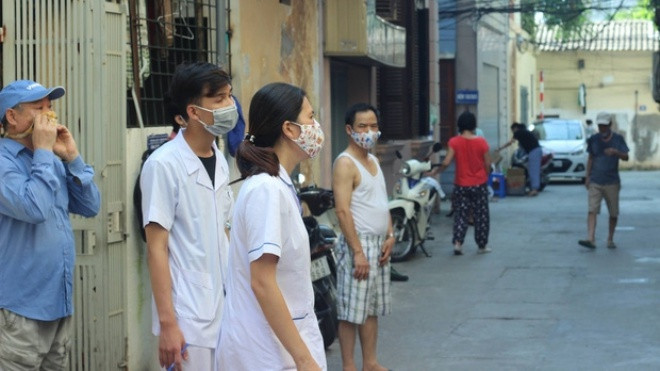 Hà Nội: Nữ cán bộ y tế bị đấm rách vùng miệng khi đi phun thuốc diệt muỗi Ảnh 2