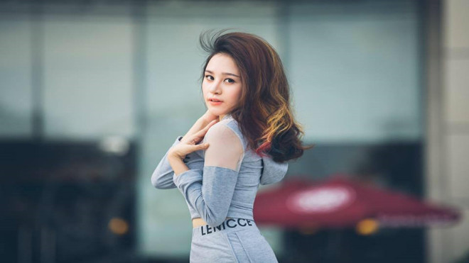 Khoe ảnh đi xem SEA Games, Bà Tưng bị soi chiếc cằm “sắp rơi khỏi mặt” Ảnh 2