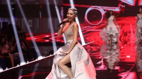 Tóc Tiên diện trang phục nặng gần 40kg lên sân khấu The Face 2017 Ảnh 2