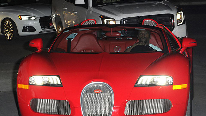 Mừng chiến thắng thứ 50, “dân chơi” Mayweather vung tiền vào CLB thoát y Ảnh 2