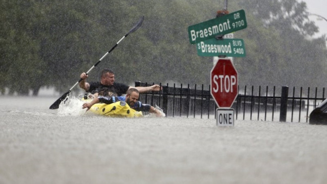 Siêu bão thập kỷ nhấn chìm Houston Ảnh 2