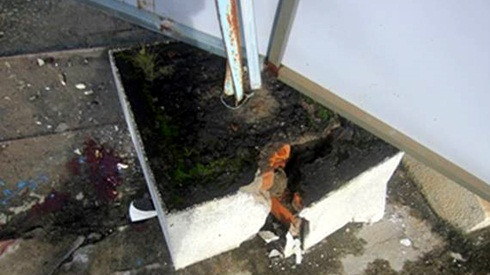 Xe tải kéo sập cổng trường, nữ sinh lớp 10 đứt lìa ngón chân Ảnh 2