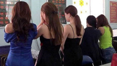 Đường sa ngã của hoa khôi môi giới bán dâm nghìn đô Ảnh 2