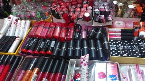 Thu giữ 1.000 cây son môi Trung Quốc giá 49.000 đồng ở Sài Gòn Ảnh 2