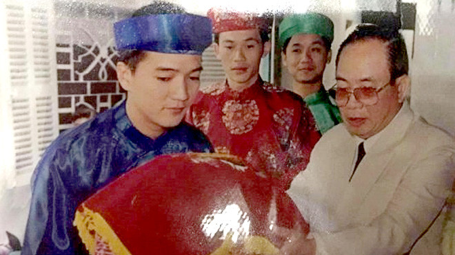 Vũ Hà 'gây sốt' khi tung ảnh bê tráp hồi trẻ chưa từng công bố của Hoài Linh, Đàm Vĩnh Hưng Ảnh 2