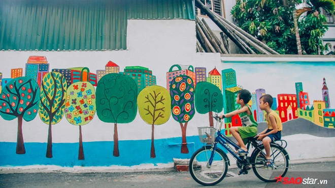Con đường xanh ngắt xanh bởi những bức tranh bích họa giữa lòng Hà Nội Ảnh 2