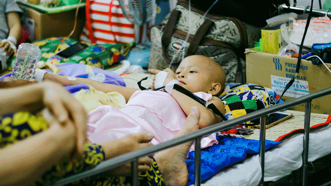 Người cha có con gái nhỏ bị ung thư: 'Ung thư rồi thì thuốc thật hay thuốc giả cũng phải uống thôi' Ảnh 2