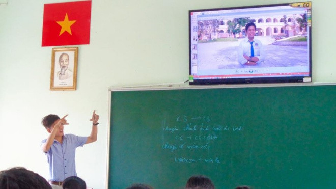 Thanh niên 19 tuổi tự nhận là giáo viên môn nhiếp ảnh, dạy 600 học sinh và sự thật Ảnh 2