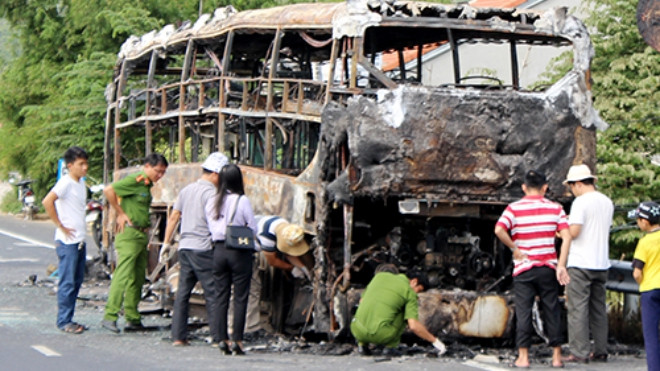Hàng chục hành khách la hét trong ôtô giường nằm bốc cháy Ảnh 2