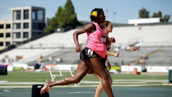 Nữ 'siêu nhân' mang bầu 8 tháng vẫn thi chạy 800 mét rồi mới chịu đẻ Ảnh 2