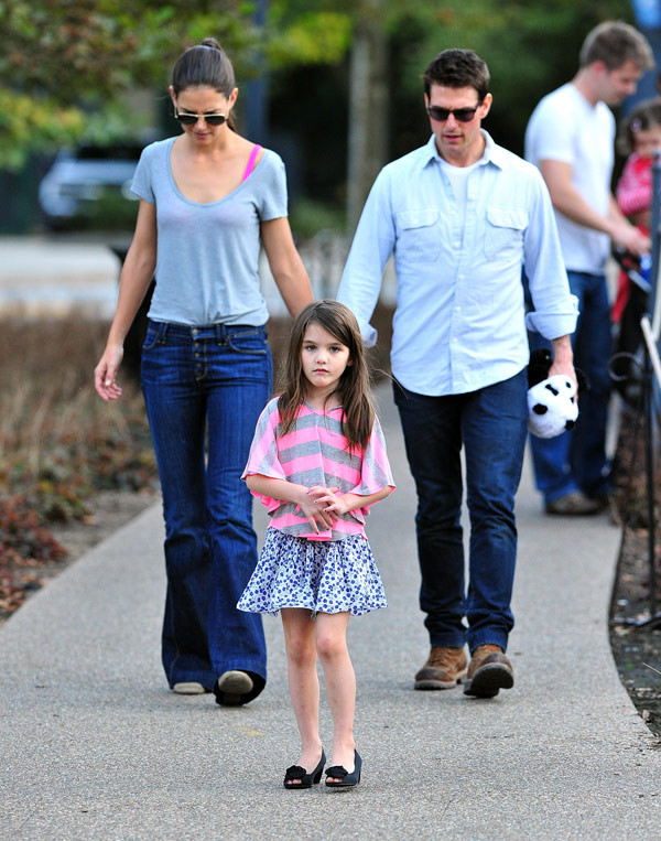 Thoát khỏi hợp đồng ly hôn có '1-0-2' của Tom Cruise, Katie Holmes hạnh phúc thấy rõ