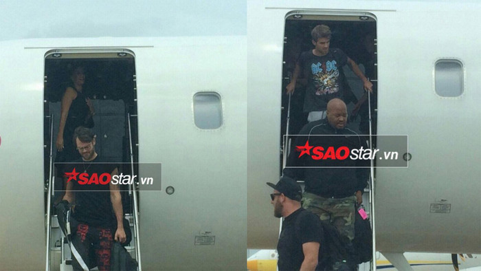 Độc quyền từ cửa chuyên cơ riêng: Cận cảnh siêu sao thế giới The Chainsmokers bước xuống Tân Sơn Nhất Ảnh 2