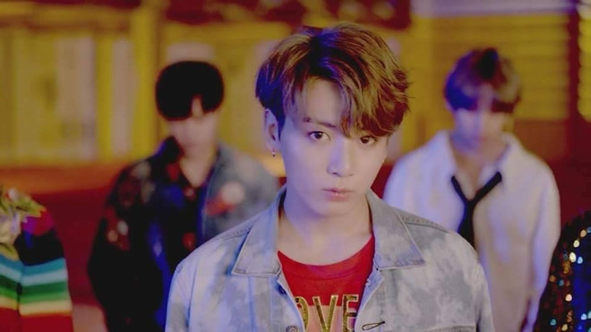 JungKook (BTS) khiến fan 'lụi tim' khi chiếm trọn 'spotlight' trong teaser trở lại Ảnh 2