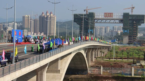 Thông xe cầu Bắc Luân 2 nối Việt Nam - Trung Quốc Ảnh 2