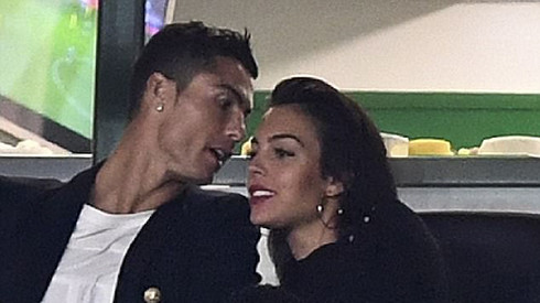 Ronaldo đưa bà bầu 8 tháng Georgina Rodriguez đi xem đá bóng Ảnh 2