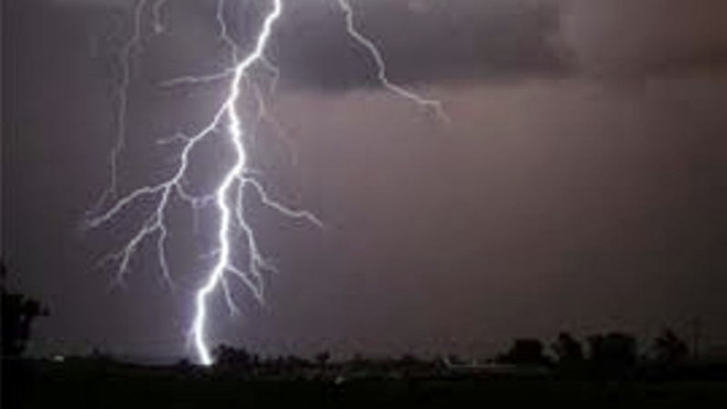 Lý giải nguyên nhân sấm sét đùng đùng, chớp sáng cả đêm ở Sài Gòn Ảnh 2