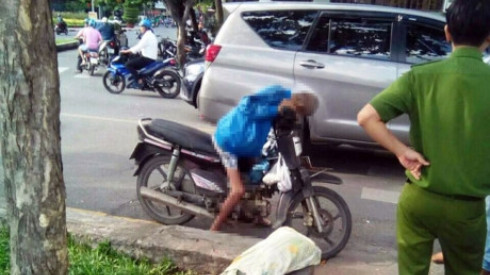Người đàn ông gục chết trên xe máy ở Sài Gòn Ảnh 2