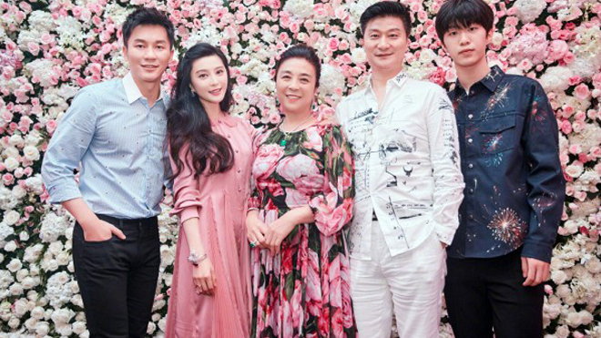 Clip: Lý Thần 'tim đập chân run' cầu hôn Phạm Băng Băng trước mặt bố mẹ vợ tương lai Ảnh 2