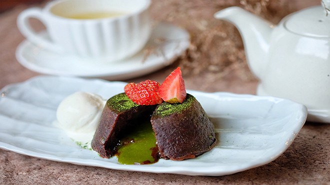 Biến tấu 'lạ mà quen' của bánh trà xanh vừa xuất hiện ở Sài Gòn Ảnh 2