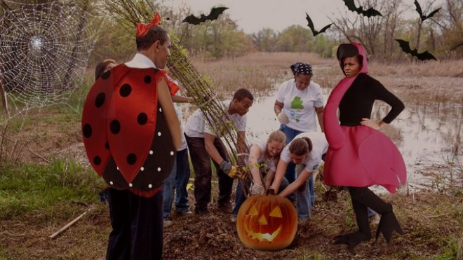 Cư dân mạng hào hứng với ảnh chế gia đình Obama trồng cây Ảnh 2