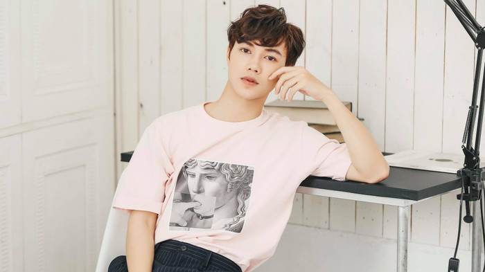 Chàng trai gây bão mạng khi vừa nhặt rau vừa hát ca khúc 'Em Gái Mưa' là ai? Ảnh 2