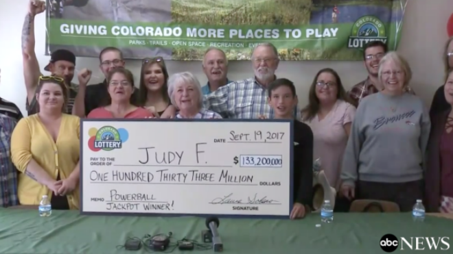 Mỹ: Cụ bà trúng độc đắc 133 triệu đô sau 30 năm đánh duy nhất 1 dãy số. Ảnh 2