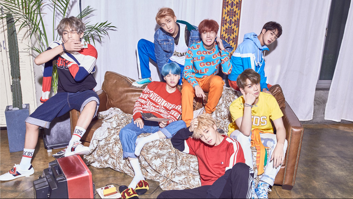 Cuối tuần, cùng soi gu thời trang 'chất lừ' của các thành viên BTS! Ảnh 2