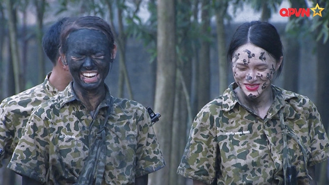 Hương Giang - Mai Ngô: Cặp đôi 'gặp nhau là cười' vô cùng ăn ý của Sao nhập ngũ Ảnh 2