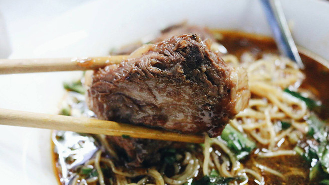 Thưởng thức mì sườn kho hiếm hoi trên đất Sài thành Ảnh 2