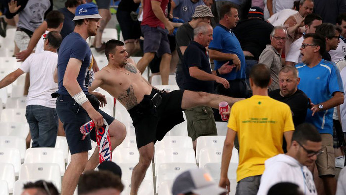 Hooligan Nga chờ 'làm thịt' fan Man Utd Ảnh 2