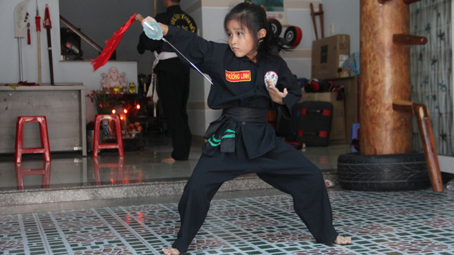 Thiên thần nhí 7 tuổi đi quyền, múa đao khiến người lớn phải 'choáng' Ảnh 2