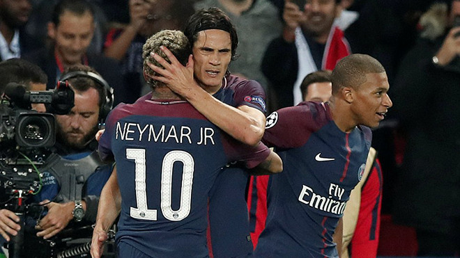 Cùng  'hủy diệt' Bayern, Neymar và Cavani trao nhau những cử chỉ ân cần Ảnh 2